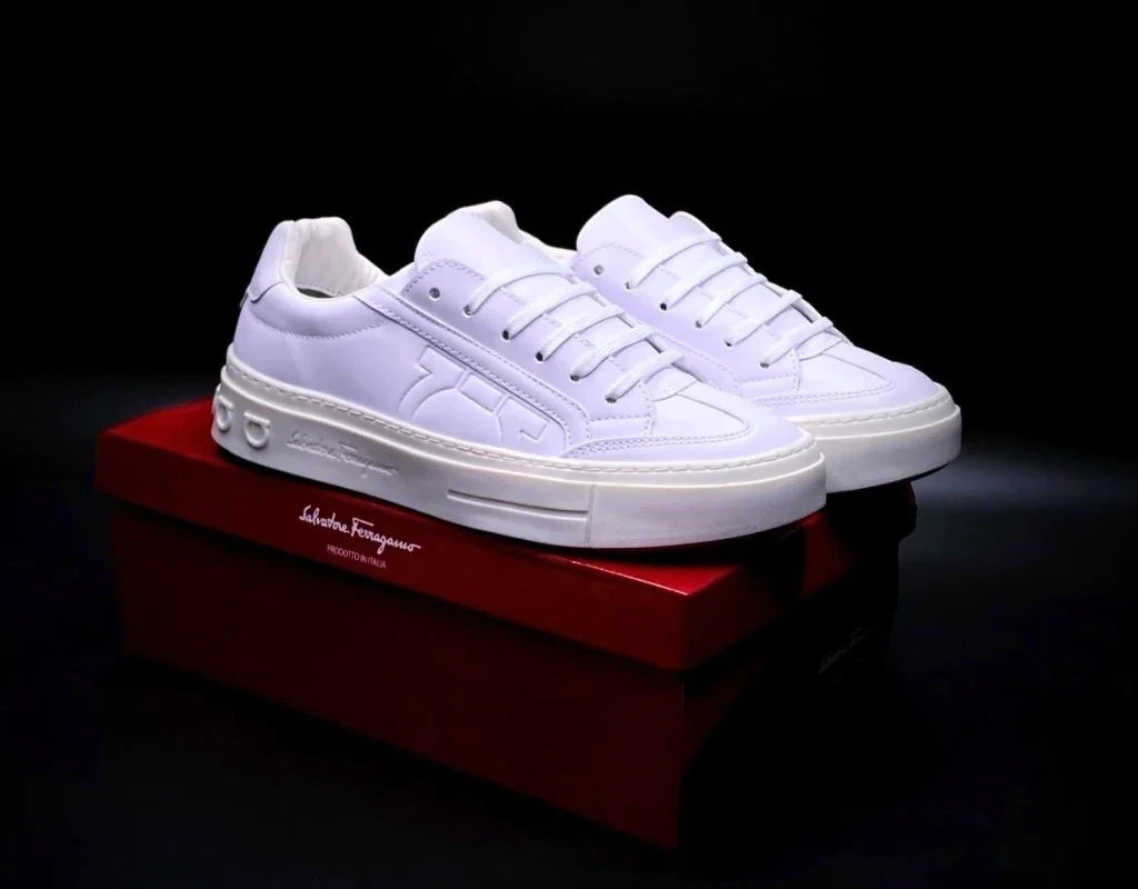 Ferragamo White Borg Gravado Gancini En Piel