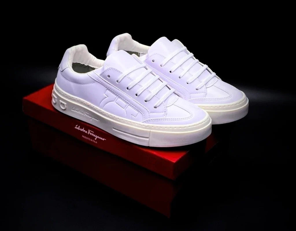 Ferragamo White Borg Gravado Gancini En Piel