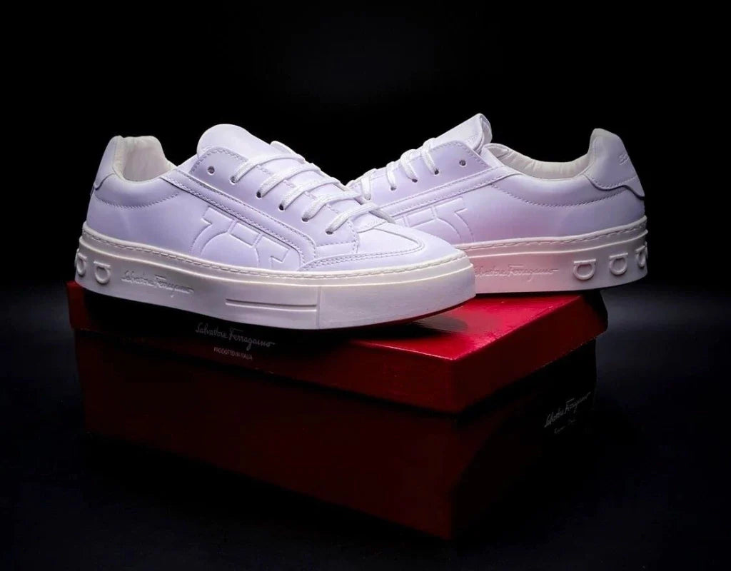 Ferragamo White Borg Gravado Gancini En Piel
