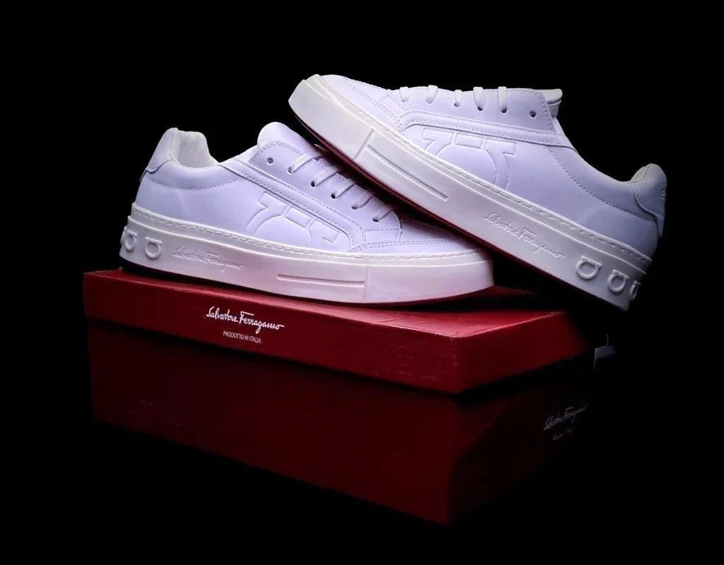 Ferragamo White Borg Gravado Gancini En Piel