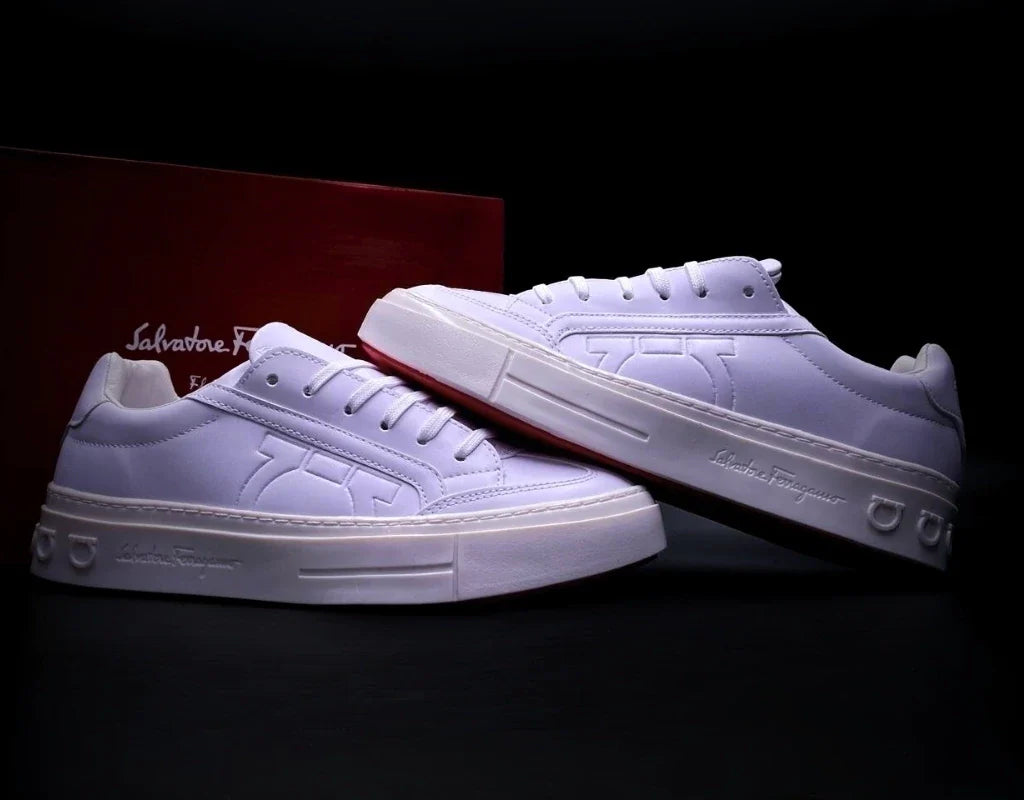 Ferragamo White Borg Gravado Gancini En Piel