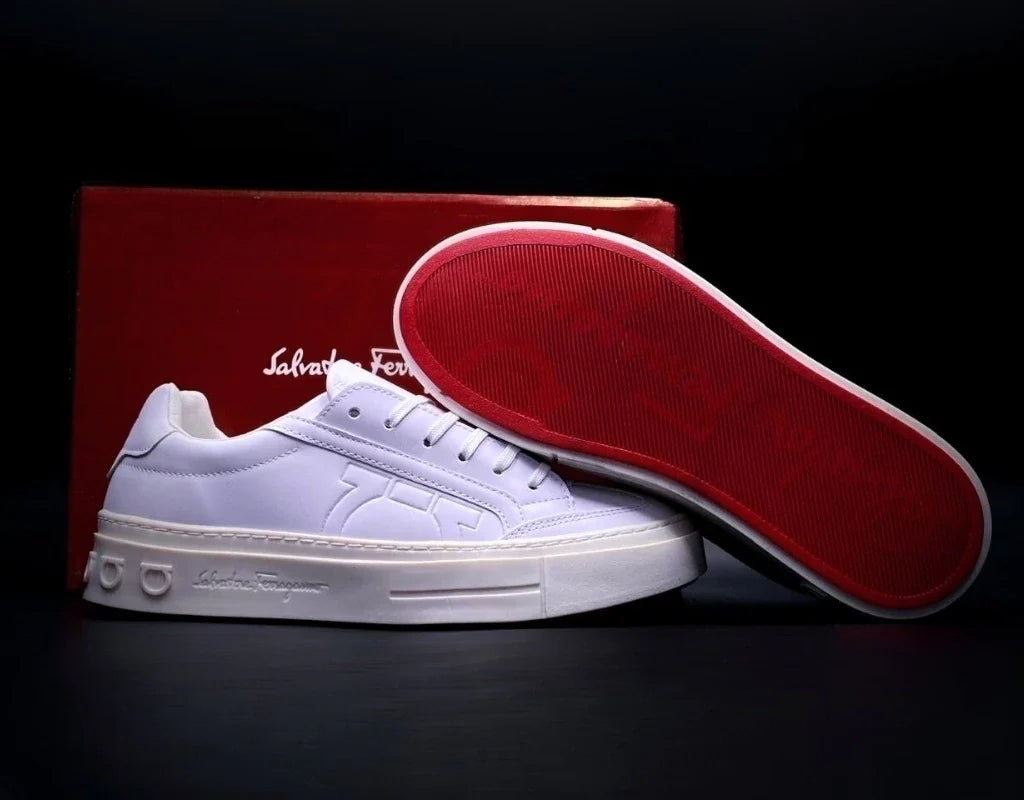 Ferragamo White Borg Gravado Gancini En Piel